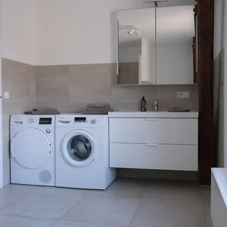 Hof Armada * Wiesbaden