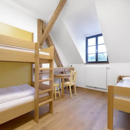 Hof Armada Inn *